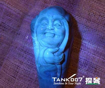 网上用紫光手电鉴定琥珀的帖子这么多，哪个是真假？